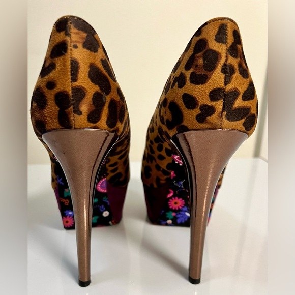 Betseyville Gracie Leopard Purple
Platform Stiletto 5 1/2 inch Heel size 7 EUC - Picture 4 of 11